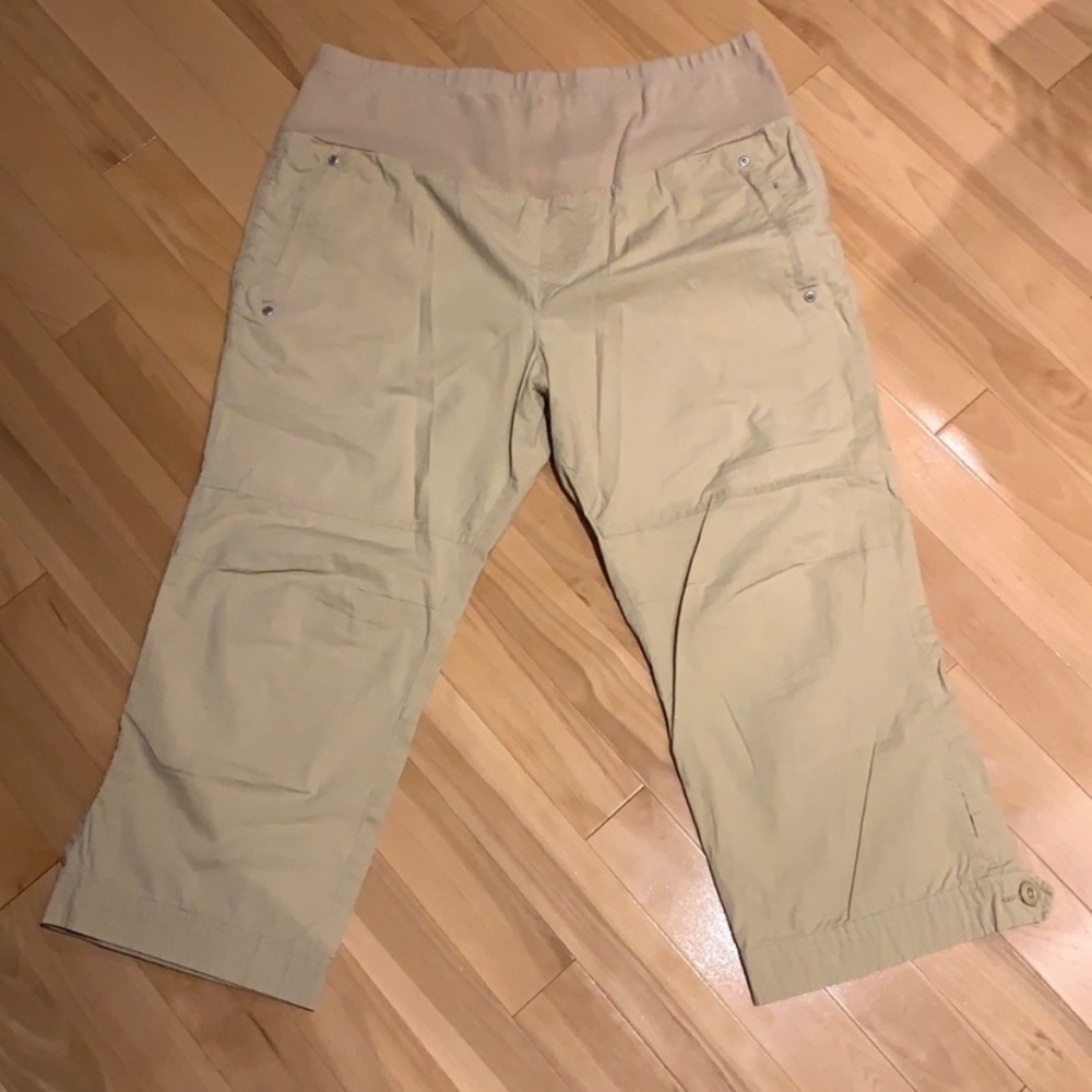 🍼 MAKE AN OFFER Tan Maternity Capris - size M
